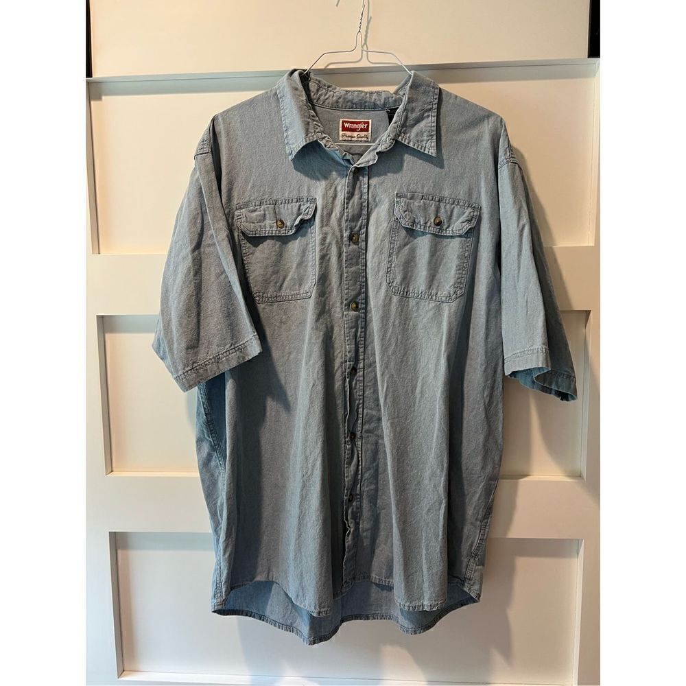 Men’s Wrangler button down light blue jean shirt